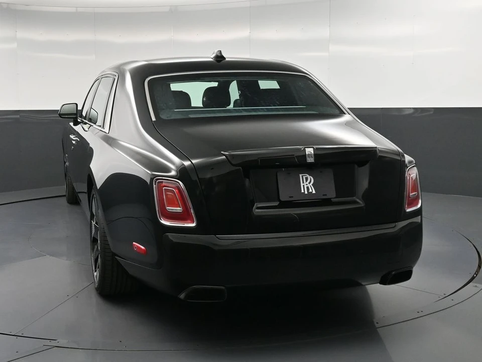 2027 Rolls-Royce Phantom VIII - Image 7 of 31