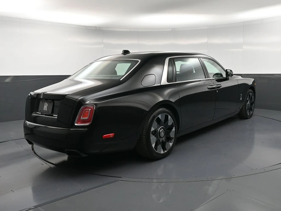 2027 Rolls-Royce Phantom VIII - Image 8 of 31