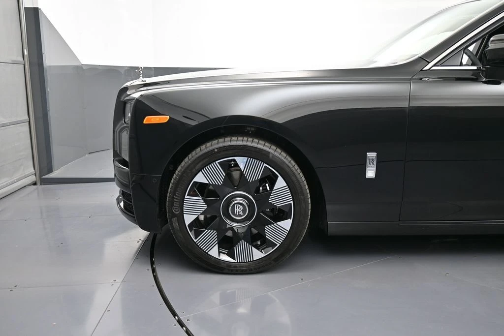 2027 Rolls-Royce Phantom VIII - Image 12 of 31