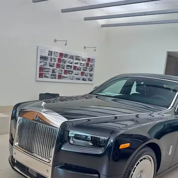 2027 Rolls-Royce Phantom Sedan 4D