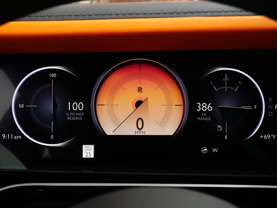 2027 Rolls-Royce Phantom VIII - Image 16 of 31