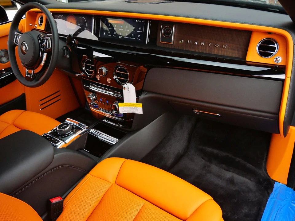 2027 Rolls-Royce Phantom VIII - Image 18 of 31