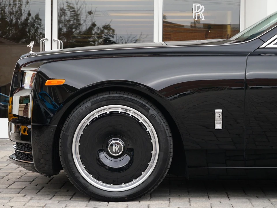 2027 Rolls-Royce Phantom VIII - Image 12 of 31