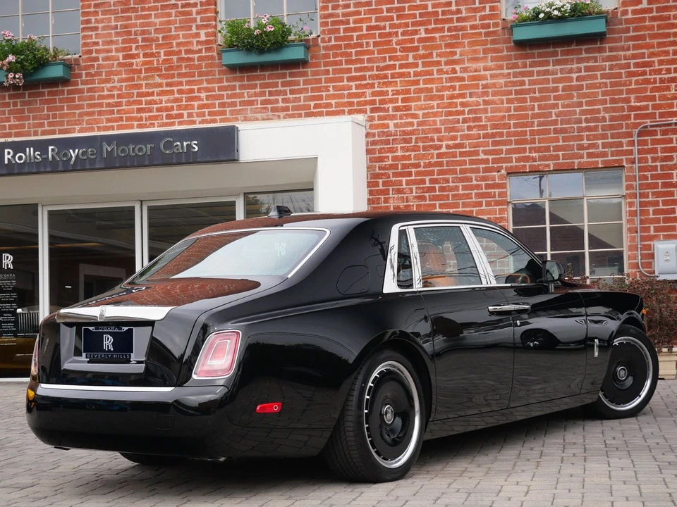 2027 Rolls-Royce Phantom VIII - Image 2 of 31
