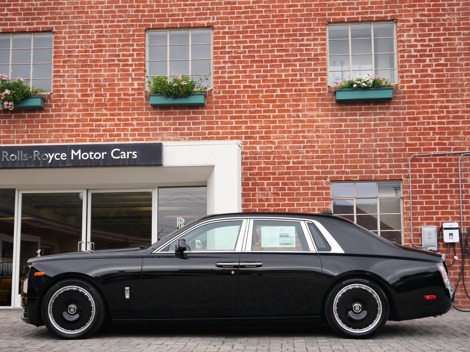 2027 Rolls-Royce Phantom VIII - Image 3 of 31