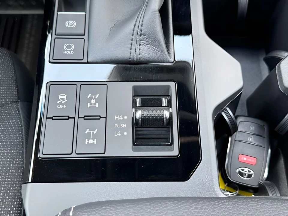 2027 Toyota J250 Land Cruiser Prado - Image 24 of 31