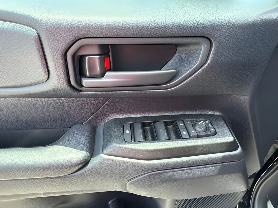 2027 Toyota J250 Land Cruiser Prado - Image 27 of 31