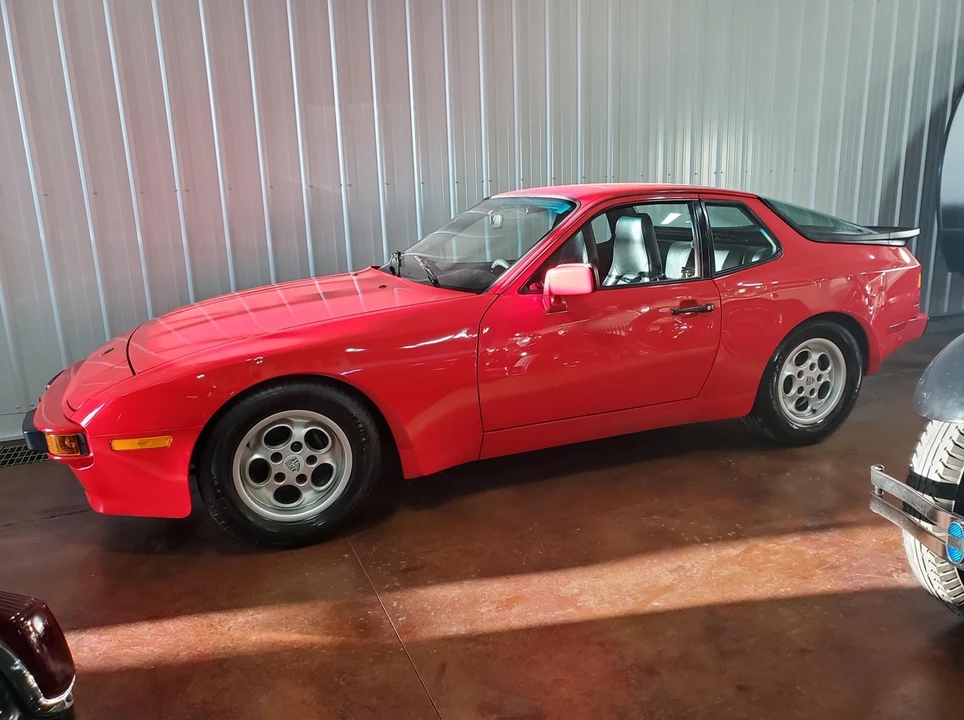 1986 Porsche 944 - Image 2 of 31