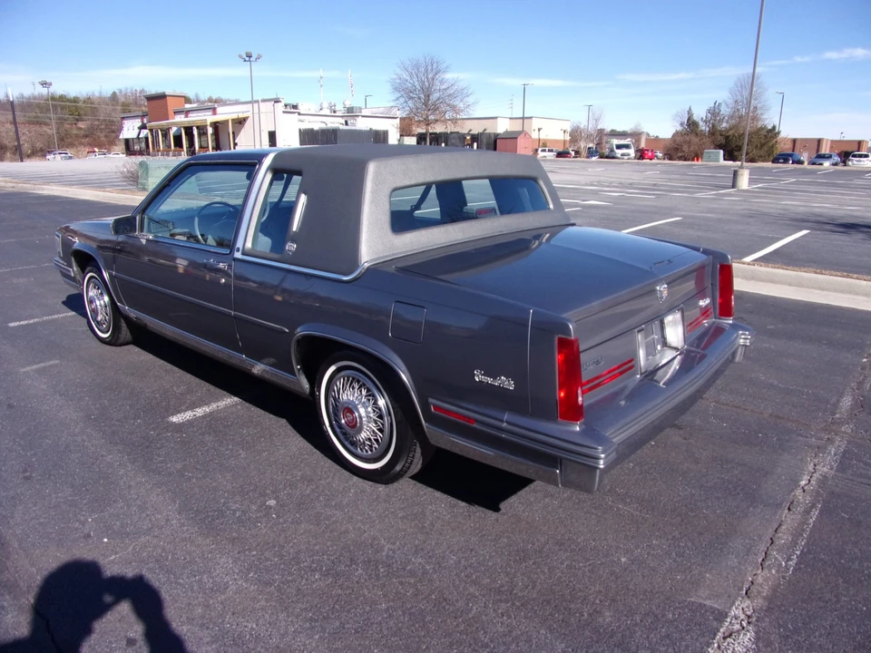 1987 Cadillac DeVille 6th Gen - Image 6 of 31