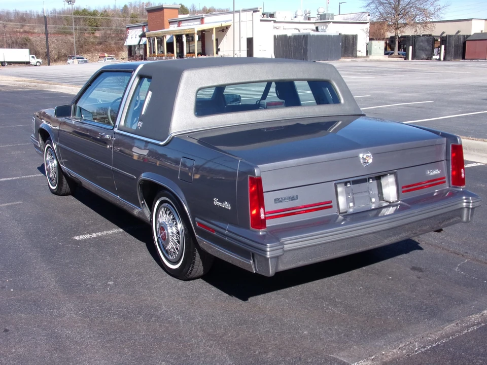 1987 Cadillac DeVille 6th Gen - Image 7 of 31
