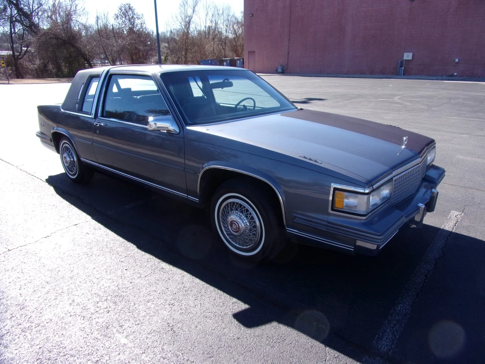 1987 Cadillac DeVille 6th Gen - Image 13 of 31
