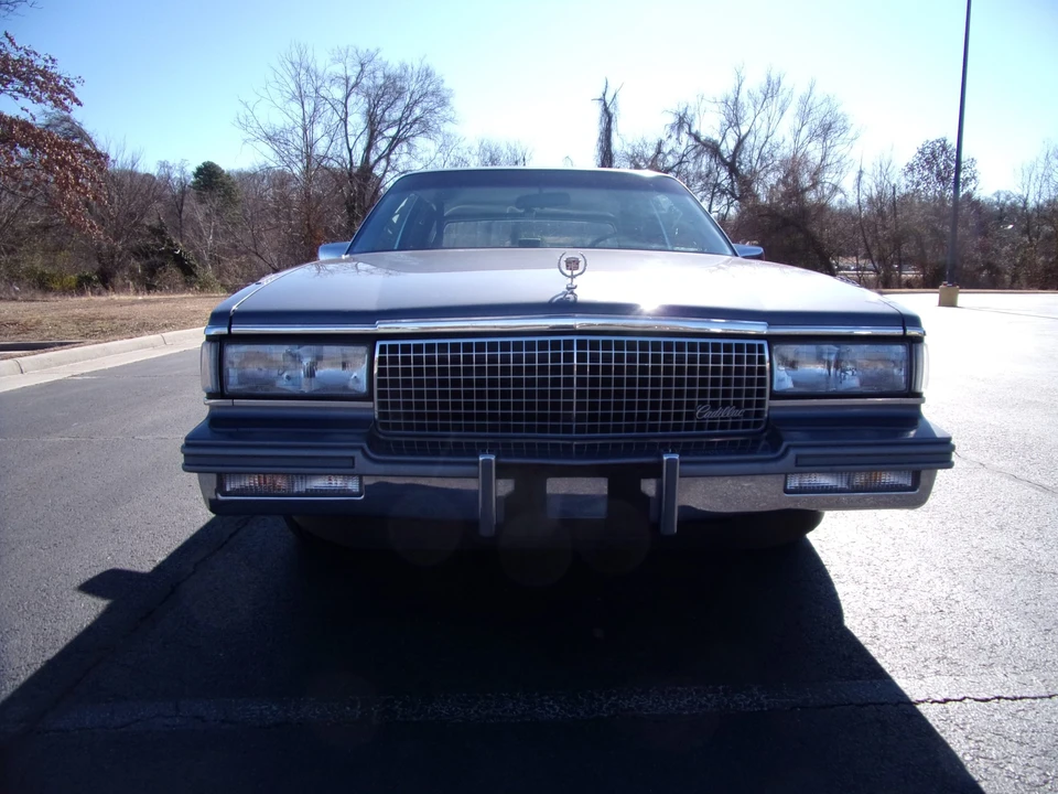 1987 Cadillac DeVille 6th Gen - Image 14 of 31