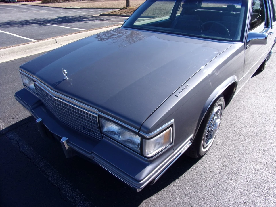 1987 Cadillac DeVille 6th Gen - Image 16 of 31