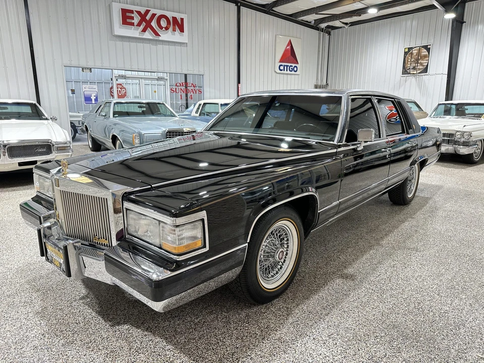 1991 Cadillac Brougham - Image 3 of 31
