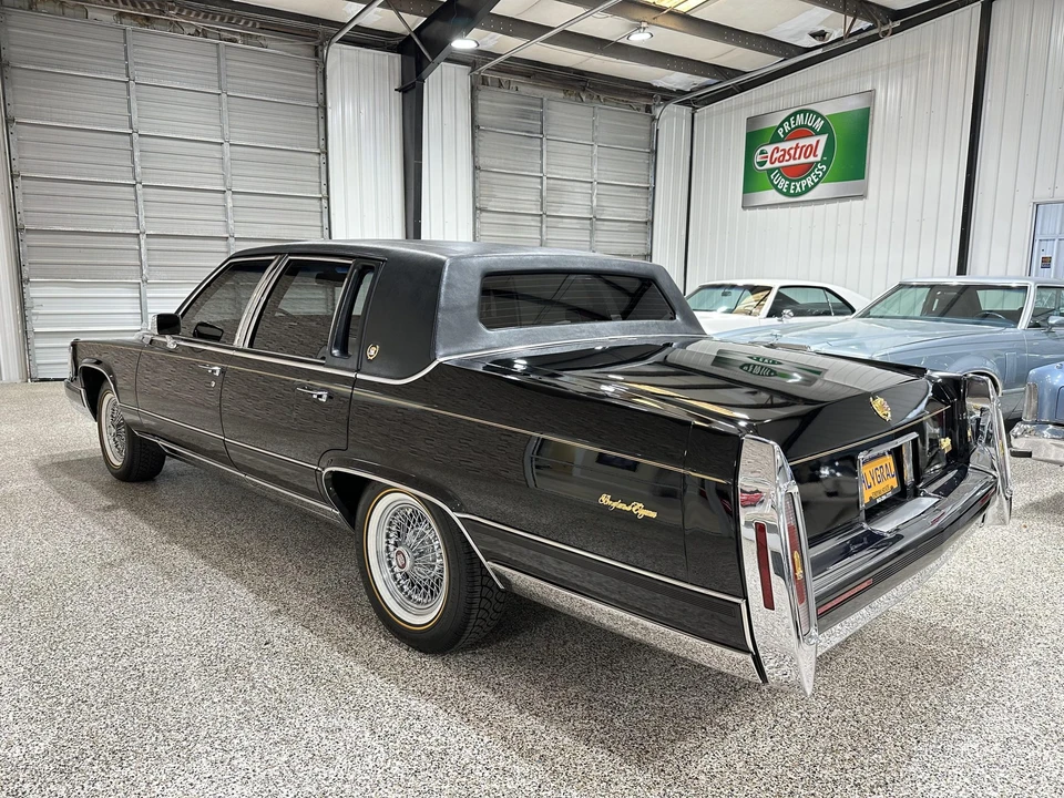 1991 Cadillac Brougham - Image 18 of 31