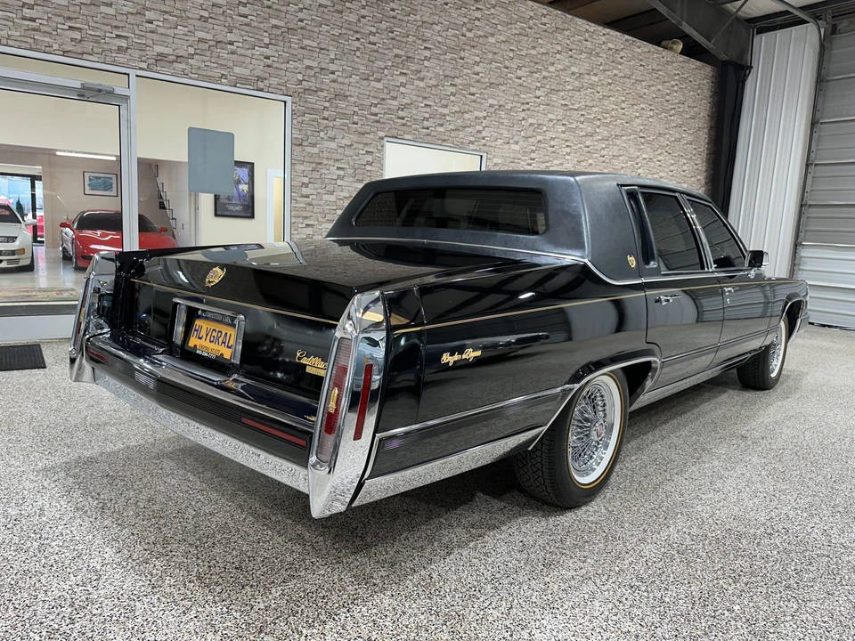 1991 Cadillac Brougham - Image 10 of 31