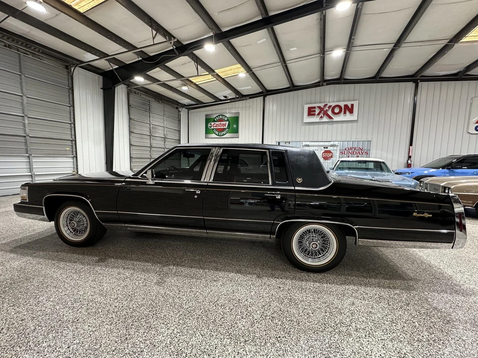 1991 Cadillac Brougham - Image 19 of 31