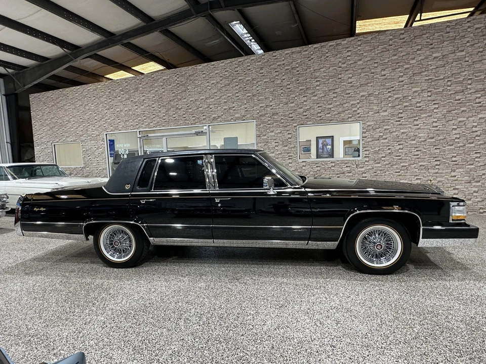 1991 Cadillac Brougham - Image 9 of 31