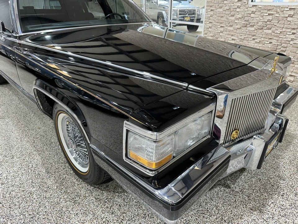 1991 Cadillac Brougham - Image 24 of 31