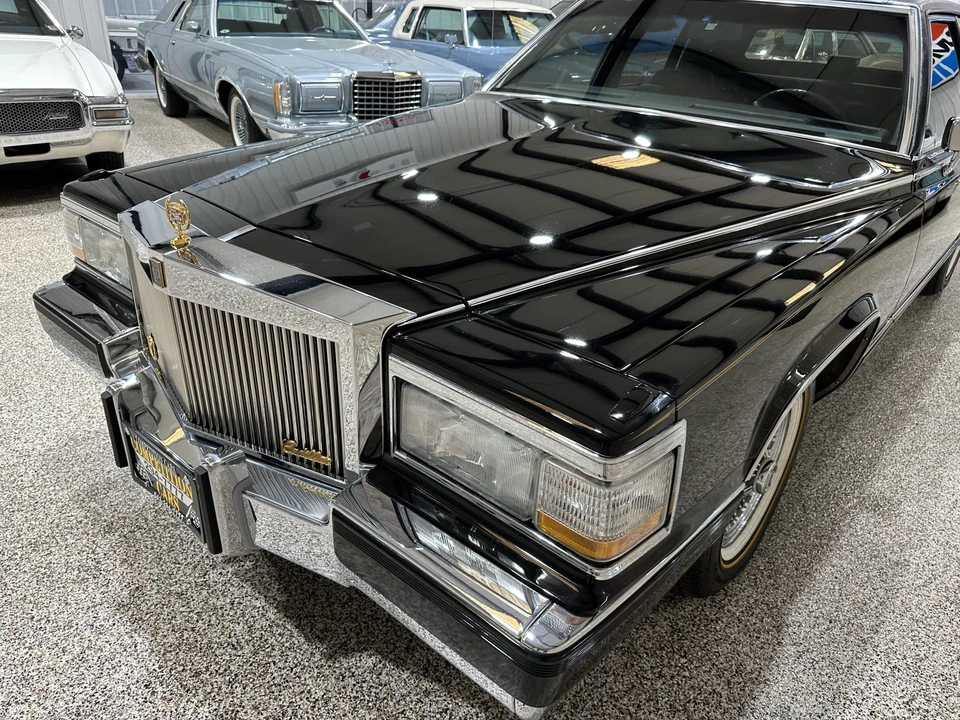 1991 Cadillac Brougham - Image 25 of 31