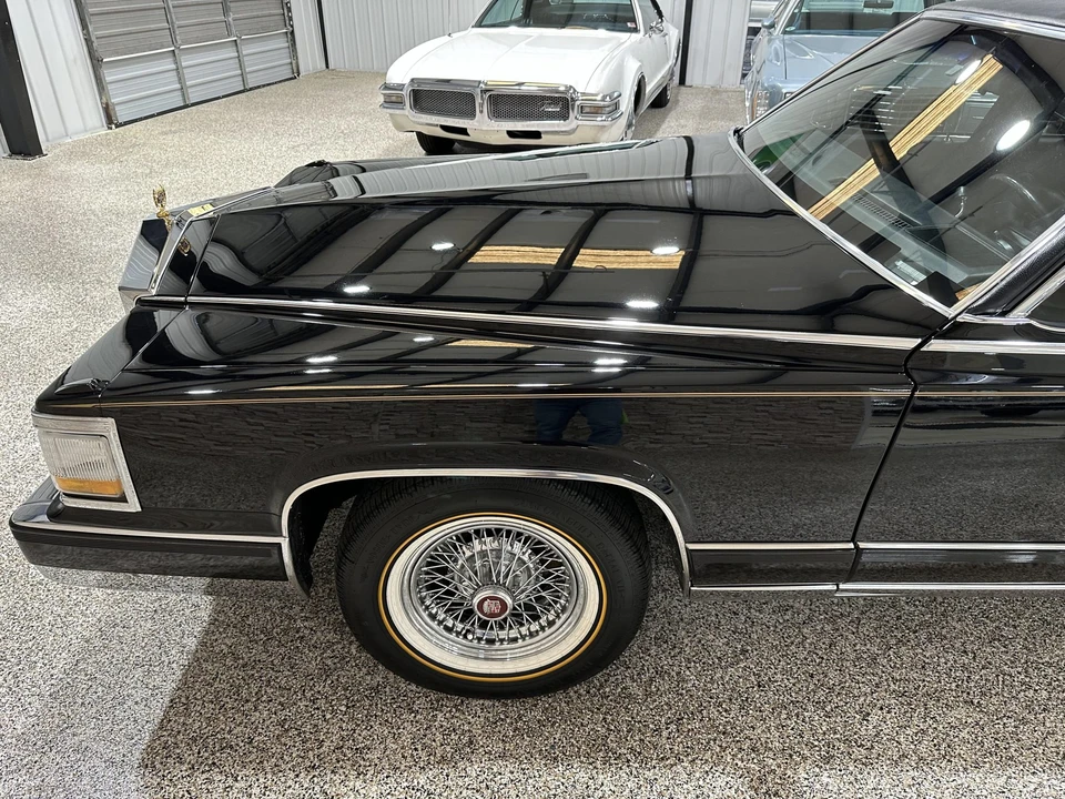 1991 Cadillac Brougham - Image 20 of 31