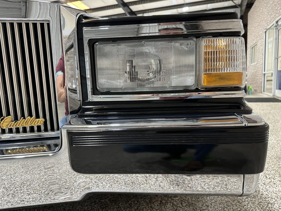 1991 Cadillac Brougham - Image 31 of 31