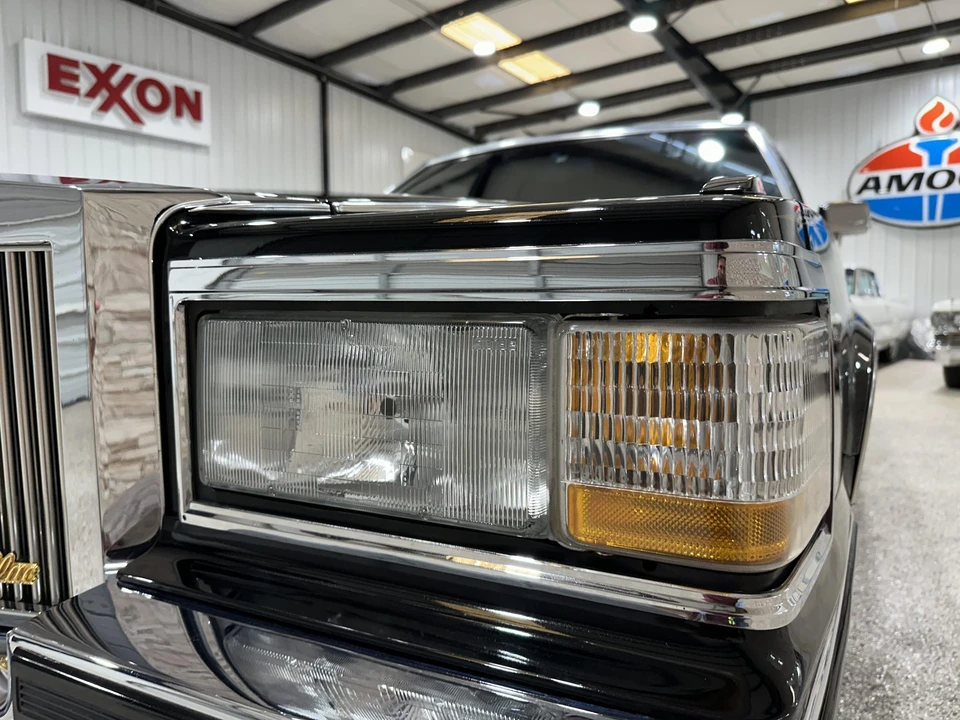 1991 Cadillac Brougham - Image 30 of 31