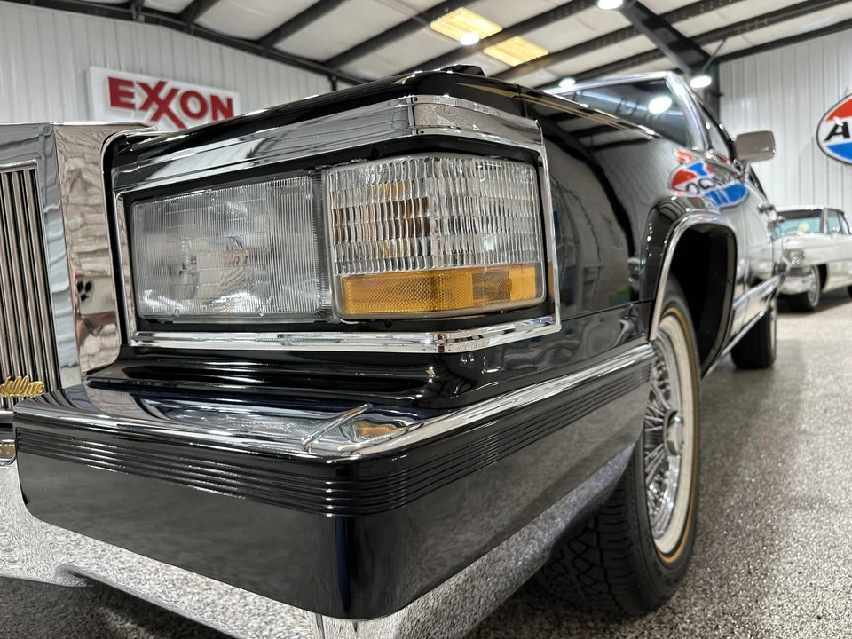 1991 Cadillac Brougham - Image 29 of 31