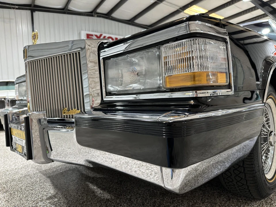 1991 Cadillac Brougham - Image 28 of 31
