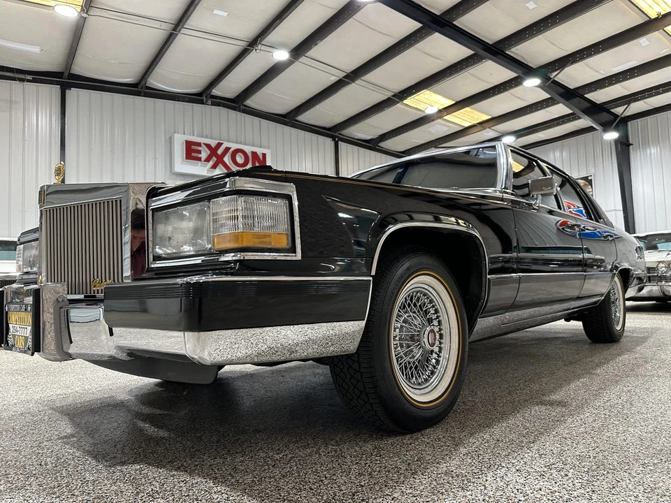 1991 Cadillac Brougham - Image 4 of 31