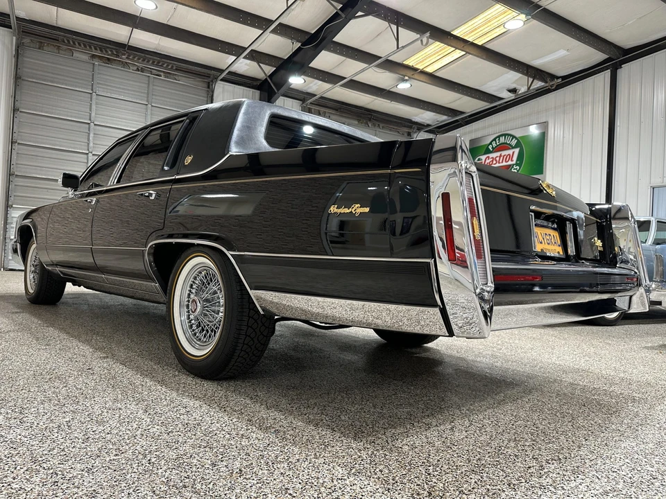 1991 Cadillac Brougham - Image 17 of 31