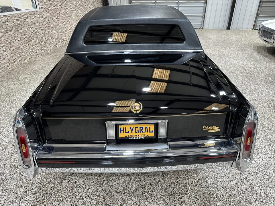1991 Cadillac Brougham - Image 15 of 31