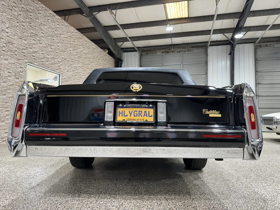 1991 Cadillac Brougham - Image 13 of 31