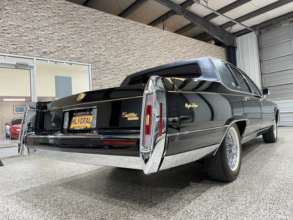 1991 Cadillac Brougham - Image 12 of 31