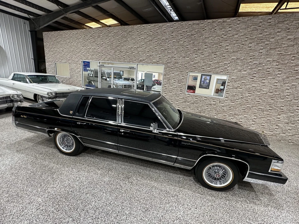 1991 Cadillac Brougham - Image 8 of 31