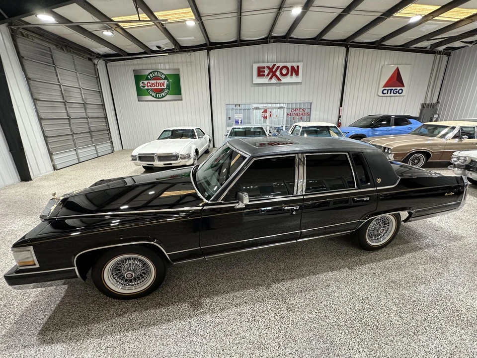 1991 Cadillac Brougham - Image 2 of 31