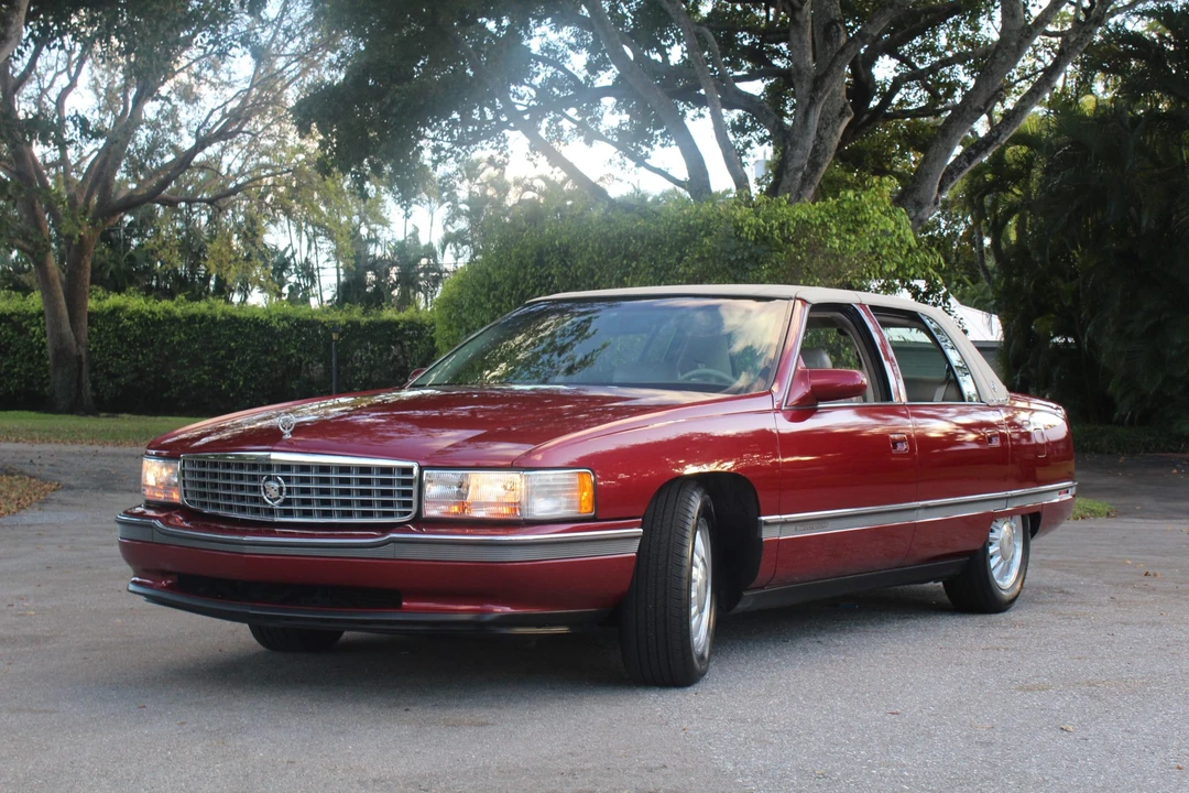 1994 Cadillac DeVille 7th Gen - Image 13 of 31