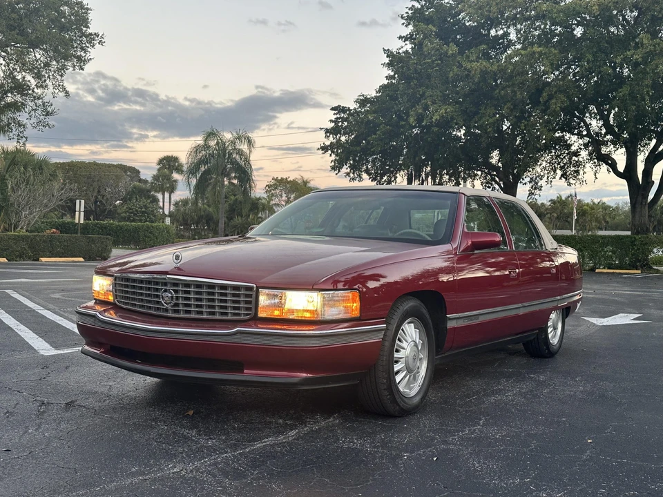 1994 Cadillac DeVille 7th Gen - Image 15 of 31