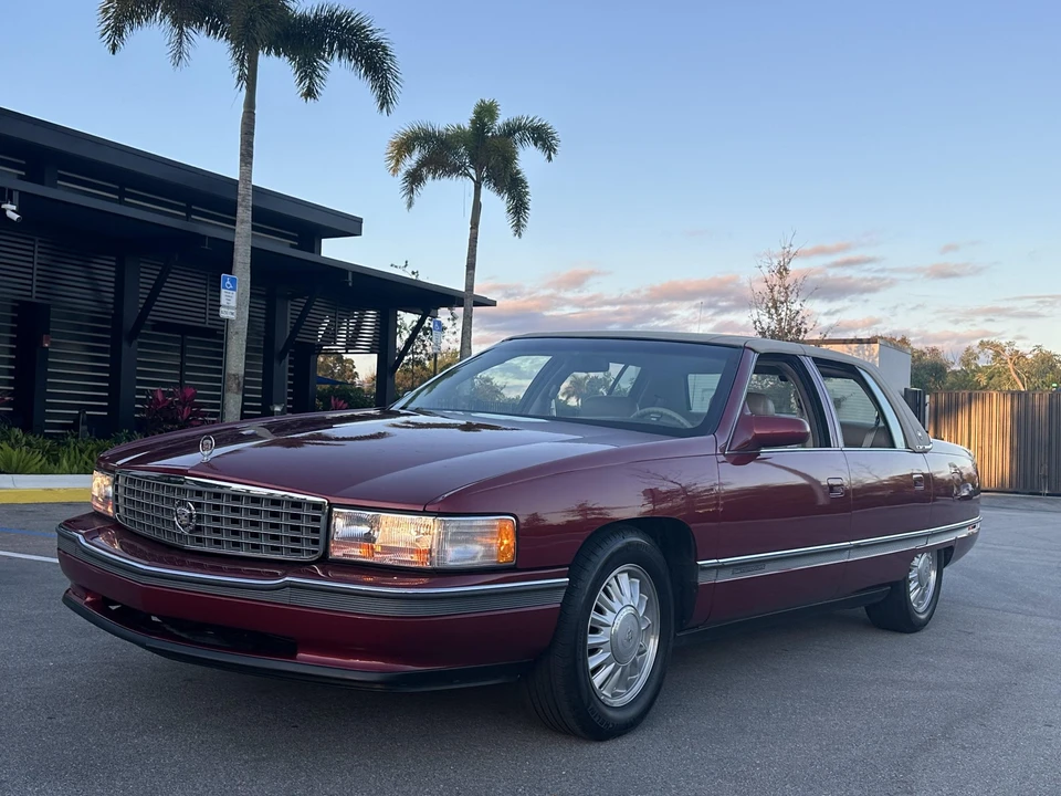 1994 Cadillac DeVille 7th Gen - Image 14 of 31