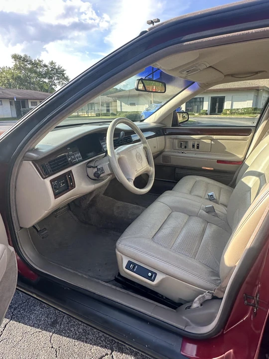 1994 Cadillac DeVille 7th Gen - Image 24 of 31