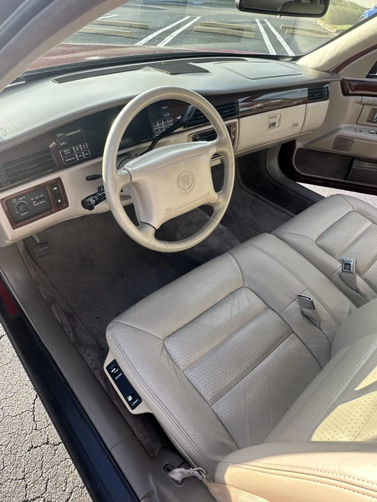 1994 Cadillac DeVille 7th Gen - Image 25 of 31