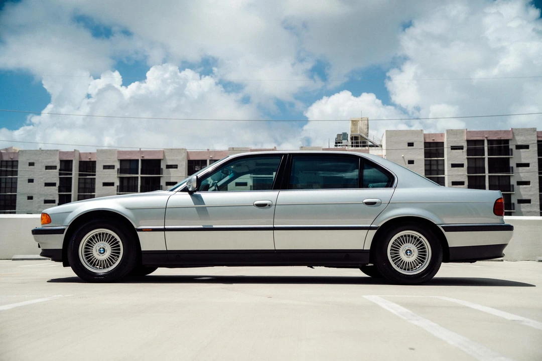 1997 BMW E38 750i & 750iL Sedan - Image 5 of 31