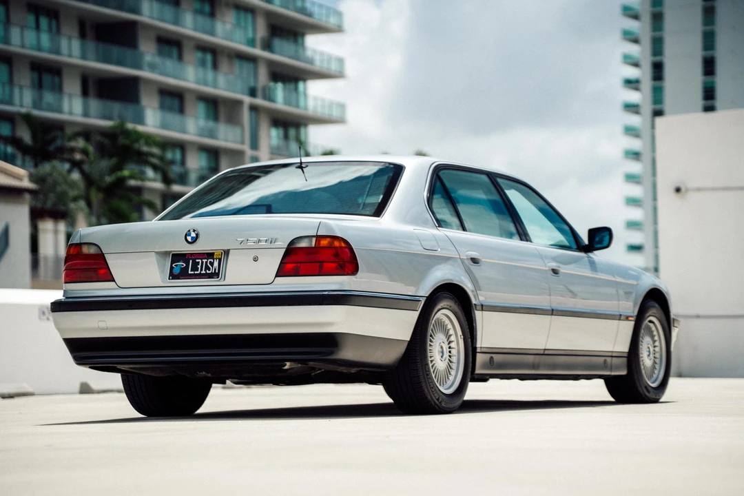 1997 BMW E38 750i & 750iL Sedan - Image 8 of 31