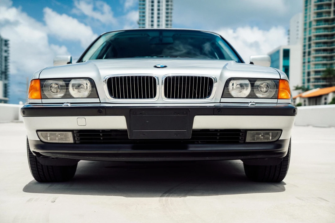 1997 BMW E38 750i & 750iL Sedan - Image 13 of 31