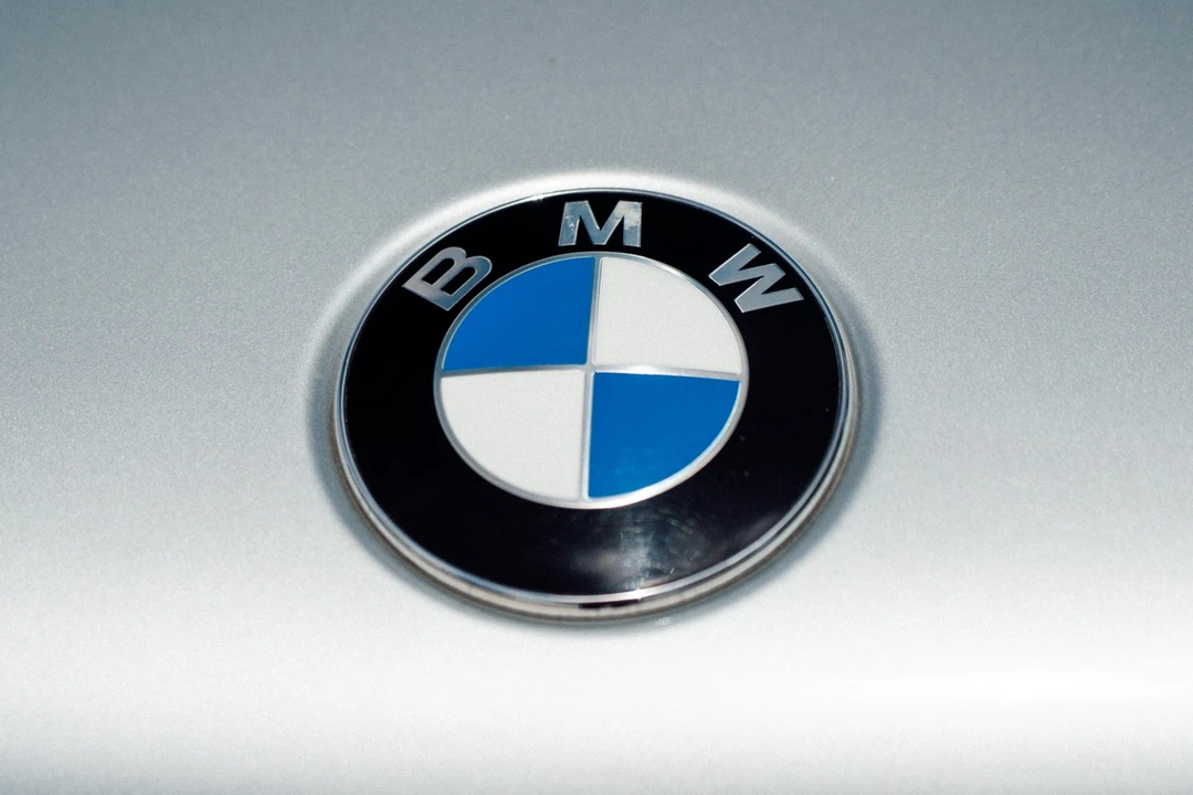 1997 BMW E38 750i & 750iL Sedan - Image 28 of 31