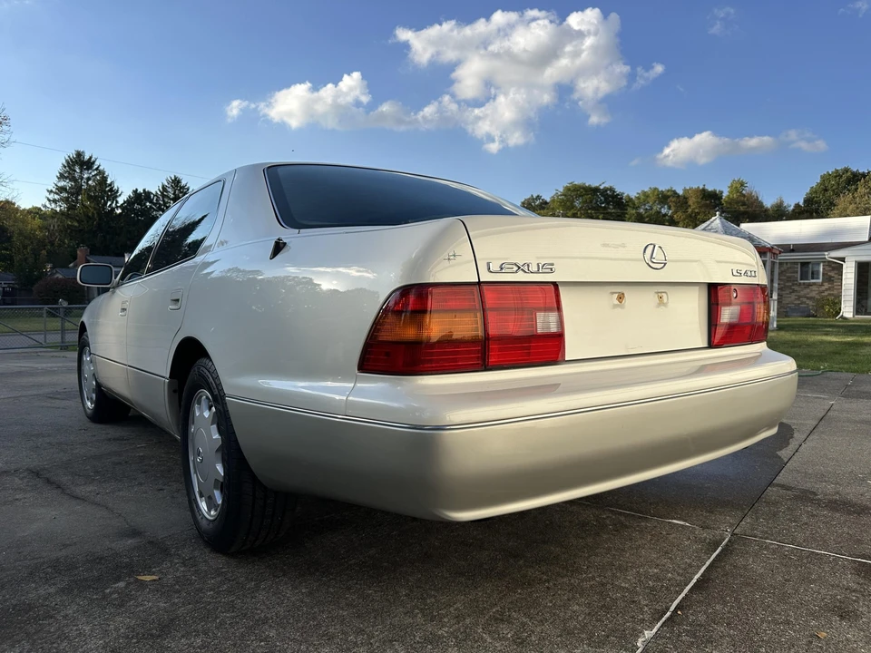 1997 Lexus LS 2nd Gen - Image 13 of 31