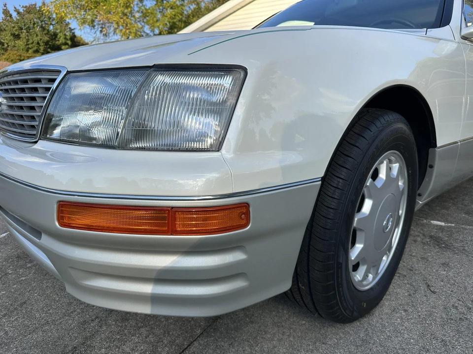 1997 Lexus LS 2nd Gen - Image 27 of 31