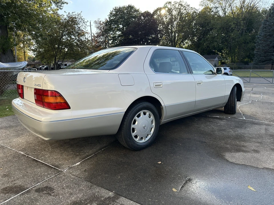 1997 Lexus LS 2nd Gen - Image 17 of 31
