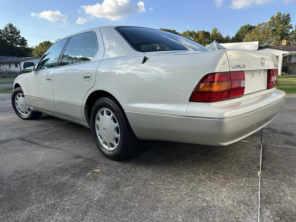 1997 Lexus LS 2nd Gen - Image 11 of 31