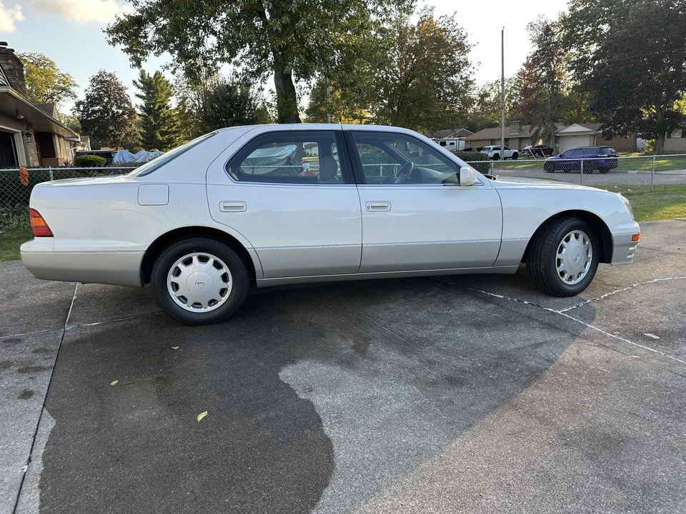 1997 Lexus LS 2nd Gen - Image 18 of 31